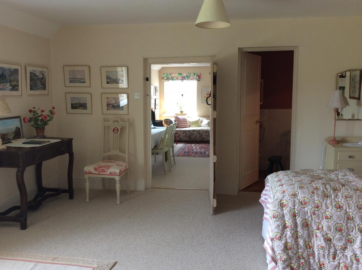 Moors Farmhouse Bed & Breakfast East Knoyle ภายนอก รูปภาพ