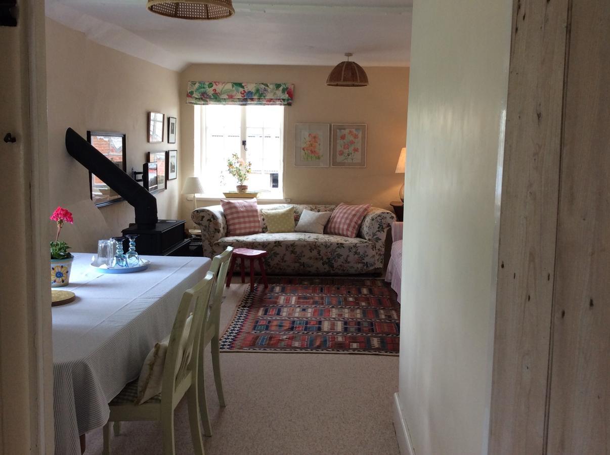 Moors Farmhouse Bed & Breakfast East Knoyle ภายนอก รูปภาพ