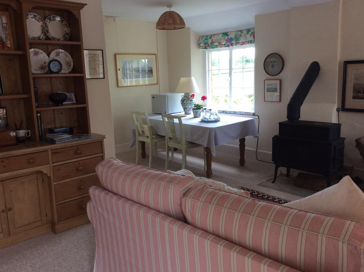 Moors Farmhouse Bed & Breakfast East Knoyle ภายนอก รูปภาพ