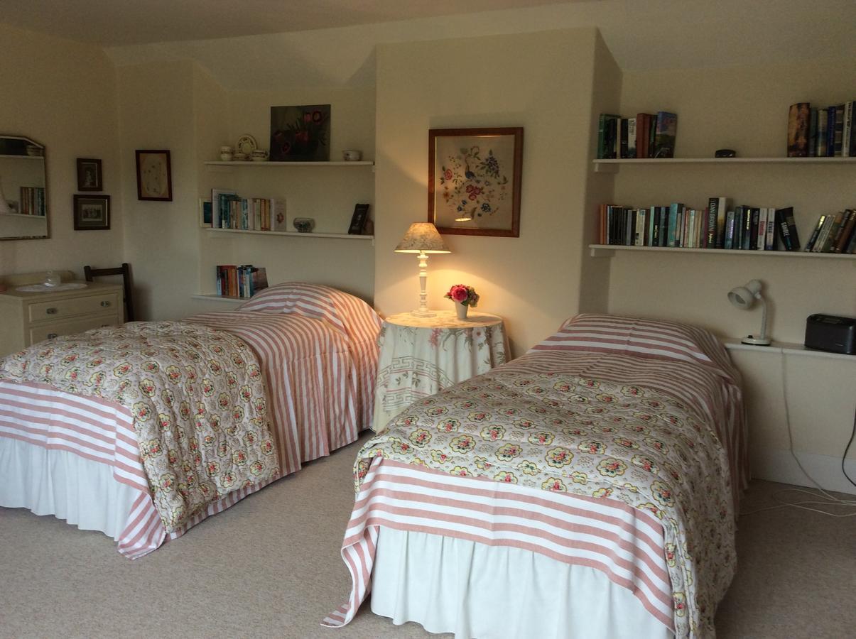 Moors Farmhouse Bed & Breakfast East Knoyle ภายนอก รูปภาพ